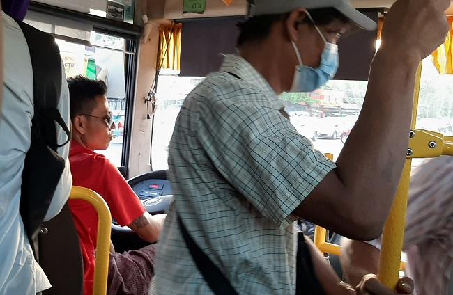 Distance physique de sécurité et port du masque, des obligations optionnelles dans les bus de Yangon