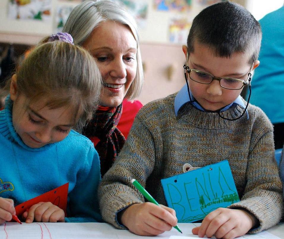 leslie hawke ONG OvidiuRo