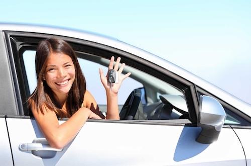 Femme dans une voiture(1)