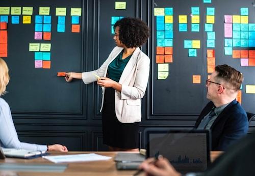 Personnes en réunion(1)