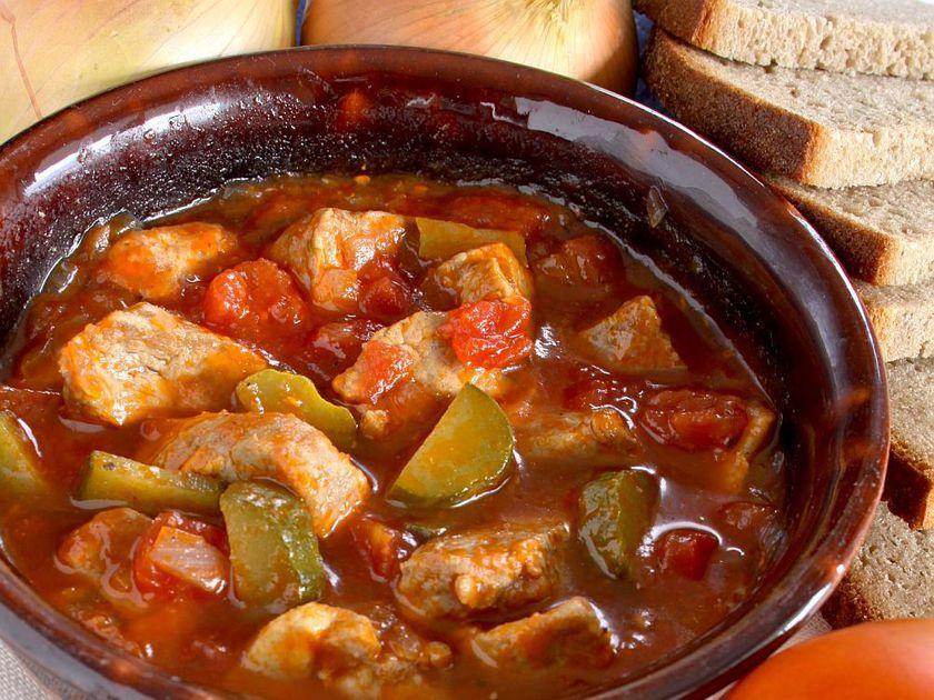 recette roumaine Ragoût de viande de porc aux cornichons saumurés