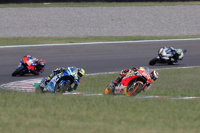 800px-Jorge_Lorenzo,_Joan_Mir,_Hafizh_Syahrin_and_Karel_Abraham_2019_Termas_de_Río_Hondo