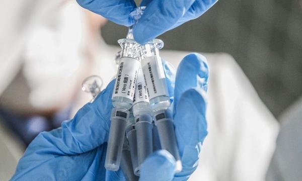 Les vaccinations contre la COVID-19 ont commencé aux Émirats