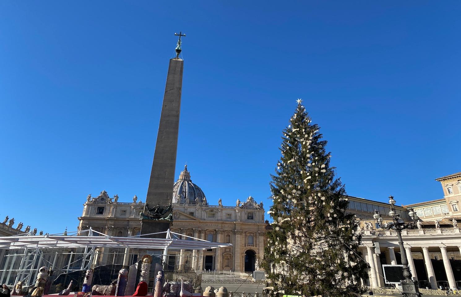 Place Saint Pierre crèches