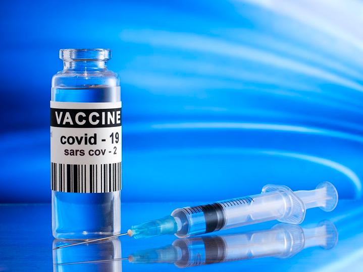 Une mise en place de certificats de vaccination est étudiée par le gouvernement irlandais