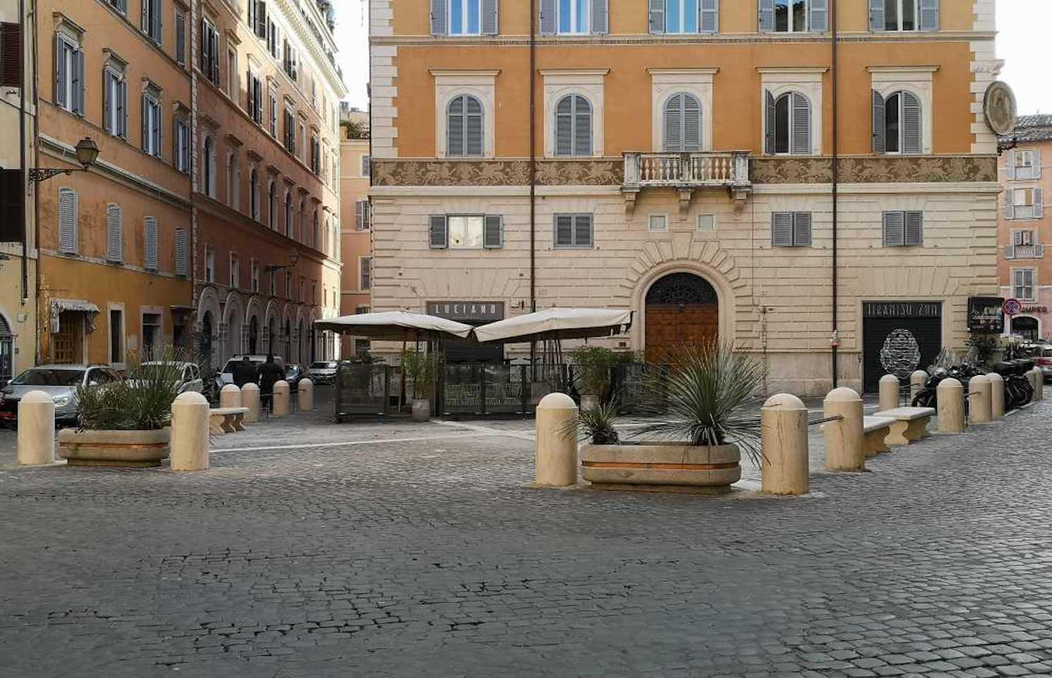 Piazza del teatro di Pompeo