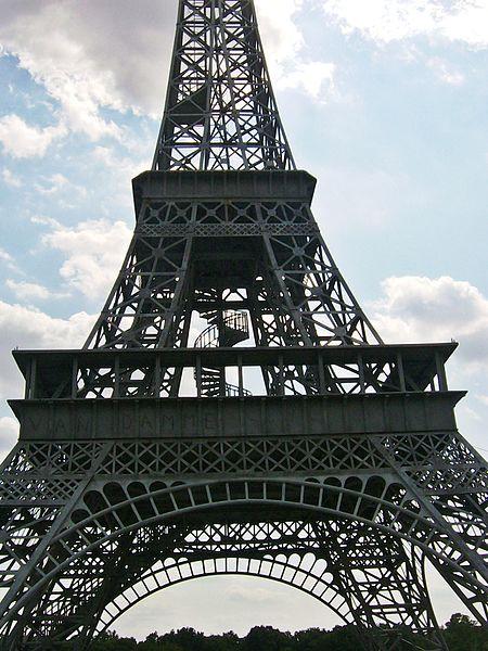 tour eiffel roumanie slobozia