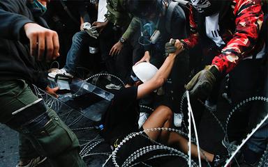 Manif-2021-02-28-Bangkok-barricade