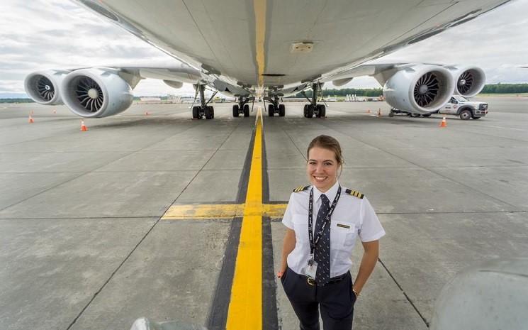 Eva pilote avion Hong Kong