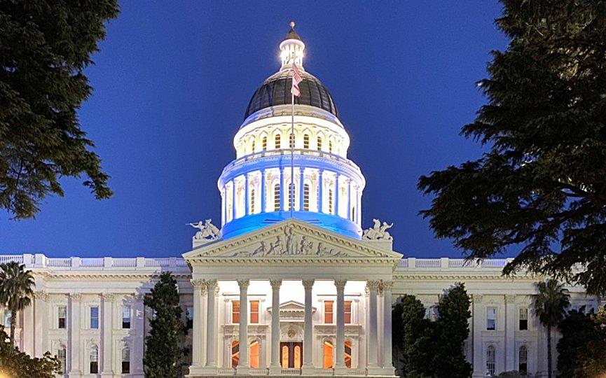 bicentenaire pays illuminent en bleu et blanc