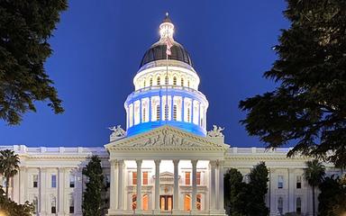 bicentenaire pays illuminent en bleu et blanc