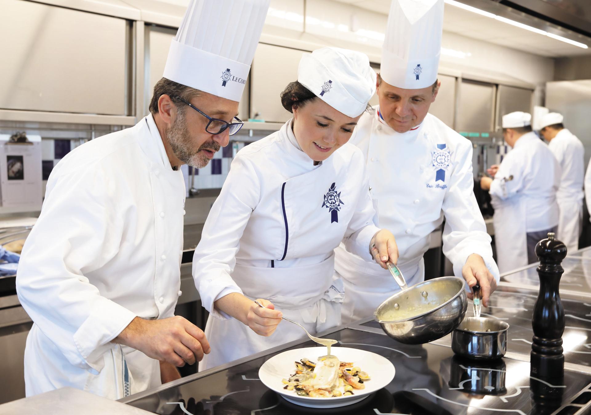 etudiants le cordon bleu paris dans la cuisine