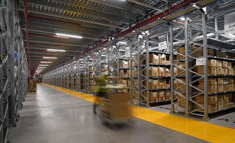 Un entrepôt de logistique de l'entreprise Kering