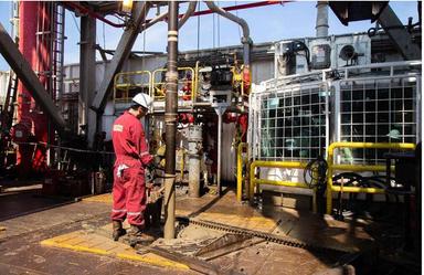 ouvrier de la plateforme petrolière cambodgienne