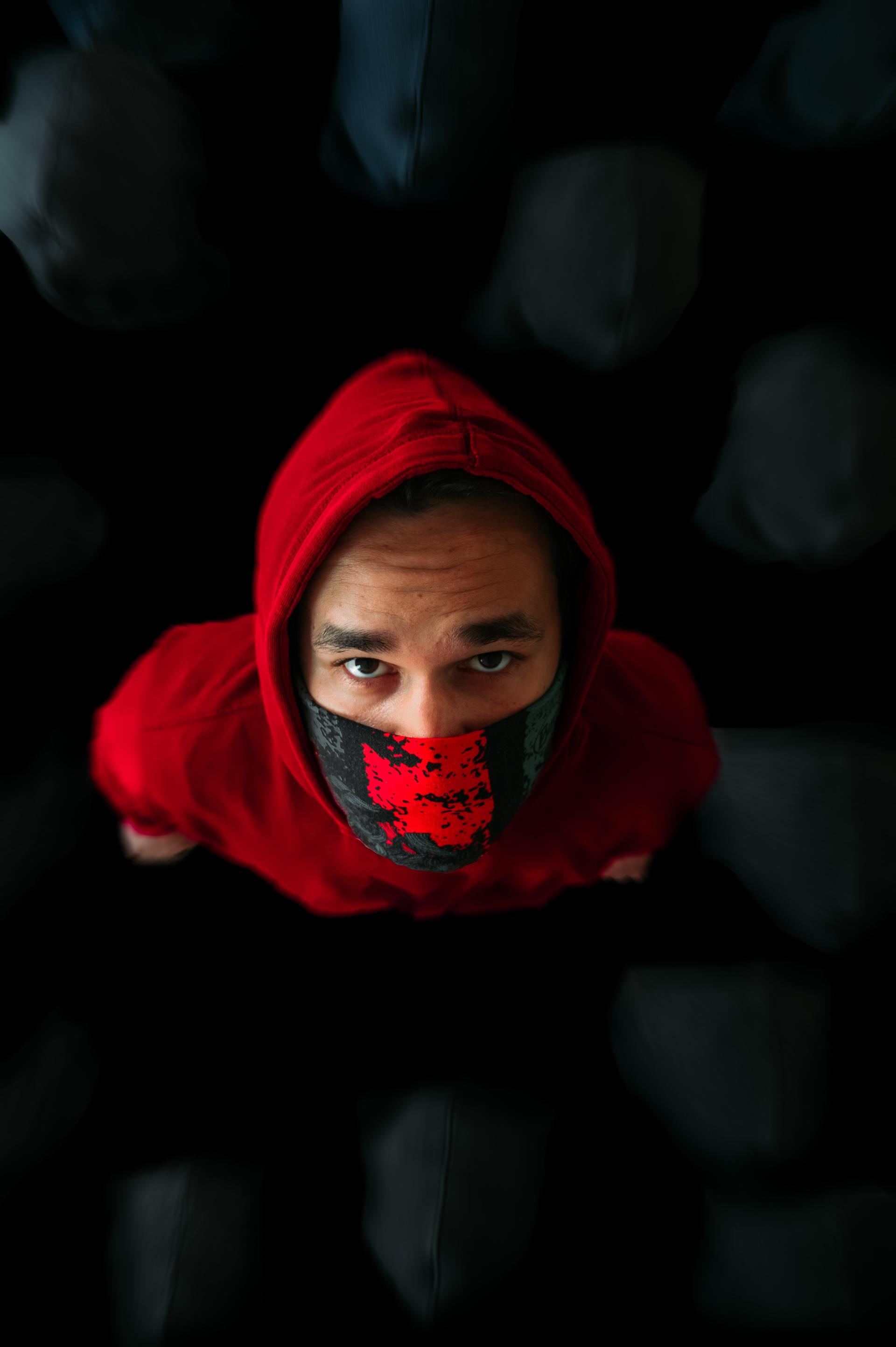 tamas-tuzes-katai-personne avec masque covid