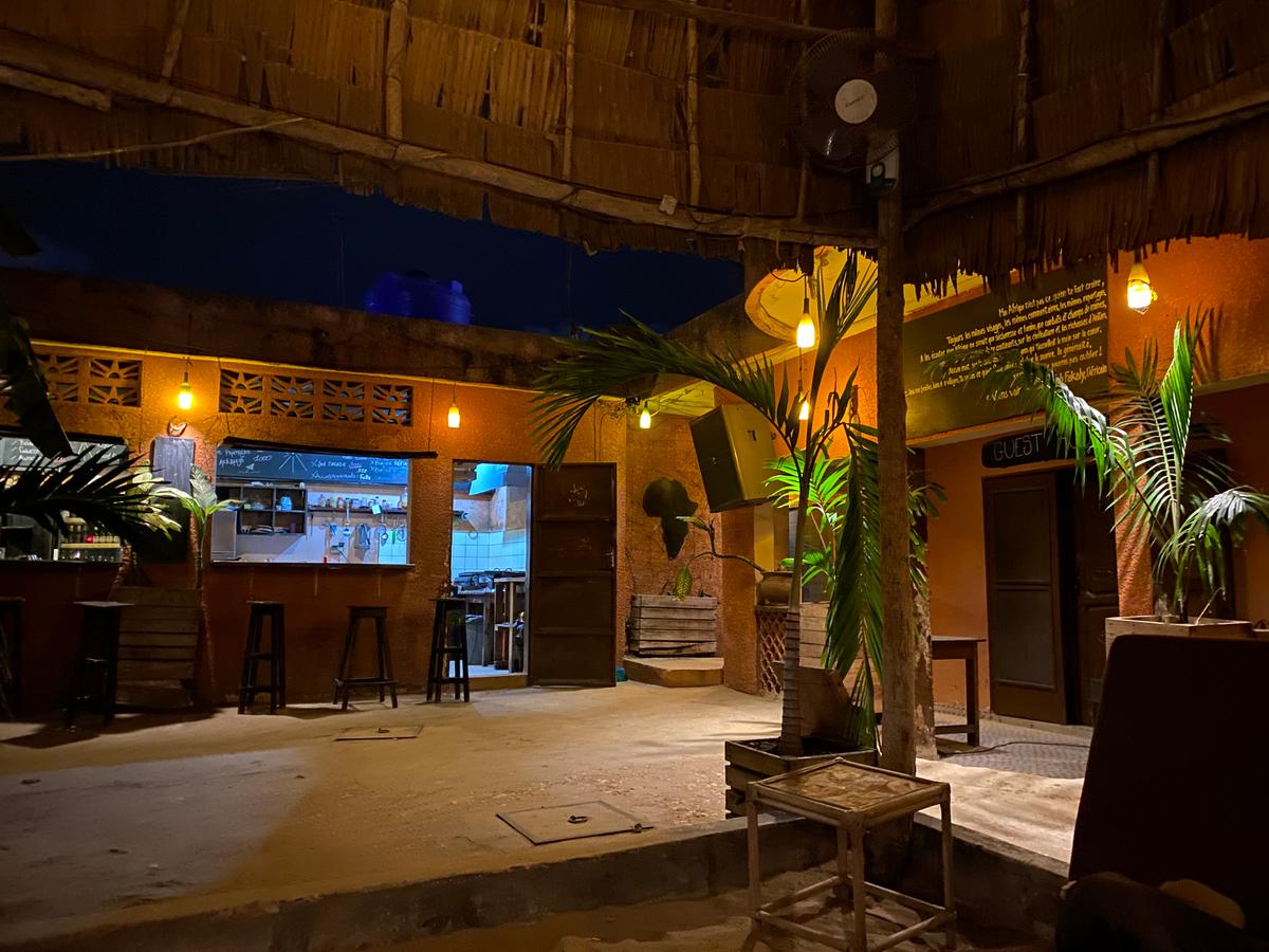 Le patio du Bar Jammin de Cotonou