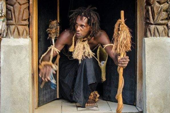 Portraits de l'artiste Kanak de Nouvelle-Calédonie: Rémi Hnaije dit RESH