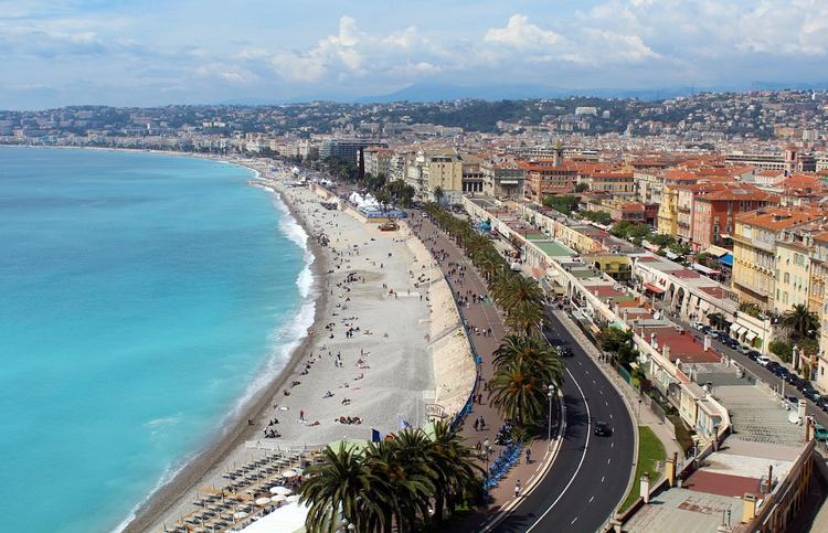 Vue sur la plage de Nice