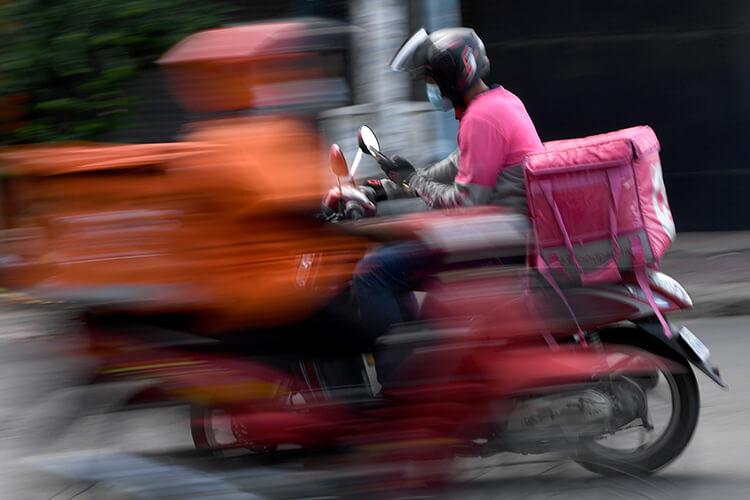 Chassé-croisé des liveur de repas au Cambodge