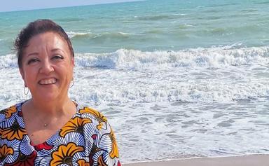 Josiane Ayaba Abéla au bord de l’océan de Cotonou