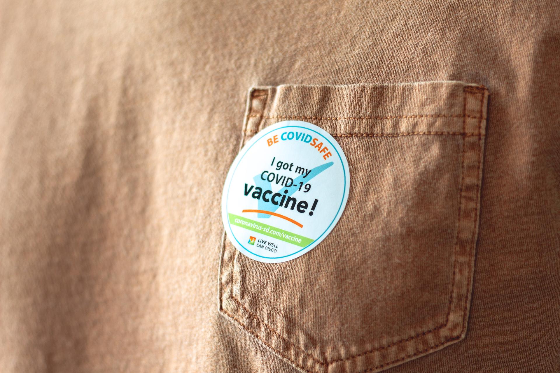 Sticker "I got the vaccine" sur un t-shirt