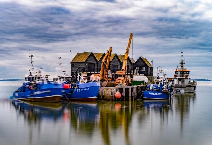 Des bateaux de pêche à Whitstable au Royaume-Uni