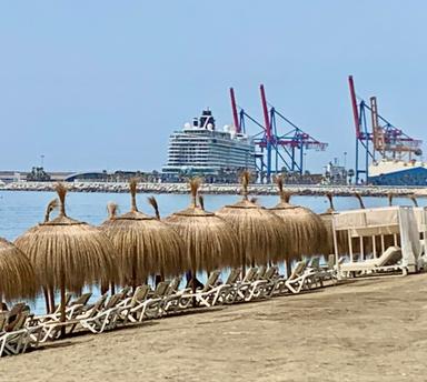 Bateau de croisière Mein Schiff 2 dans le port de Malaga