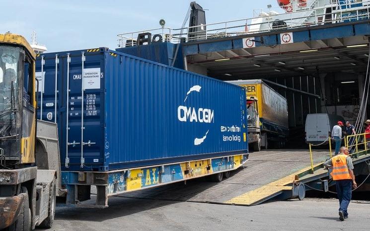 Déchargement 55 tonnes fondation CMA CGM