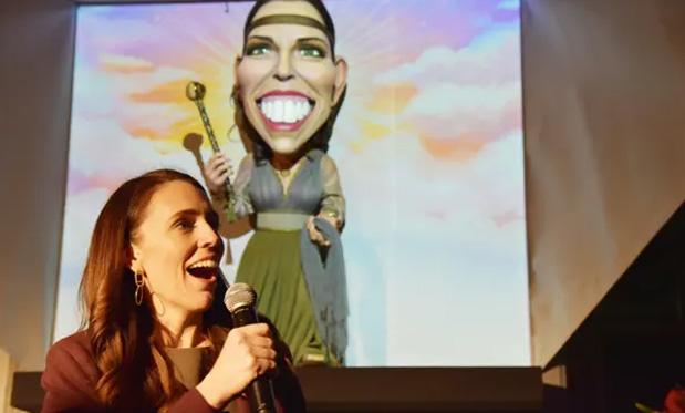 Jacinda Ardern devant sa marionette