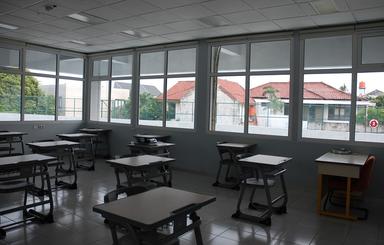 Une salle de classe du lycee Francais de Jakarta
