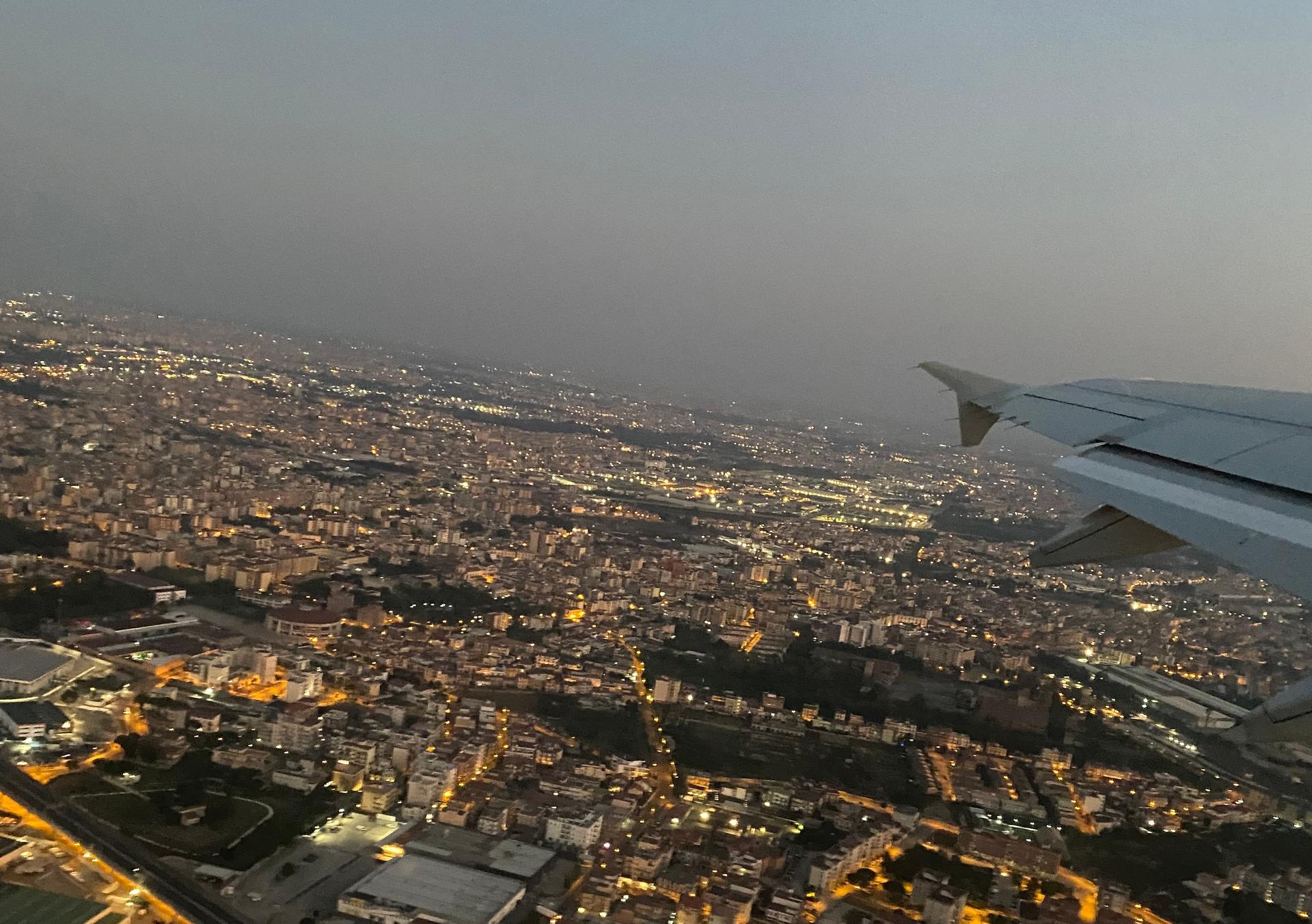 Vue d'une ville depuis un avion