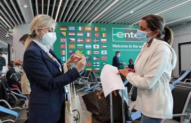 Une touriste américaine arrivant à Rome