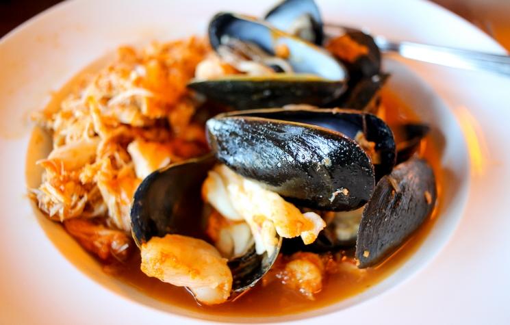 Un plat de moules au restaurant O'Moules