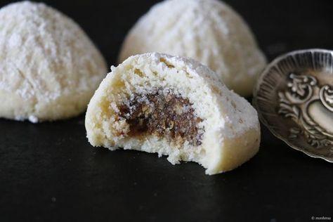 Un gâteau maamoul croqué