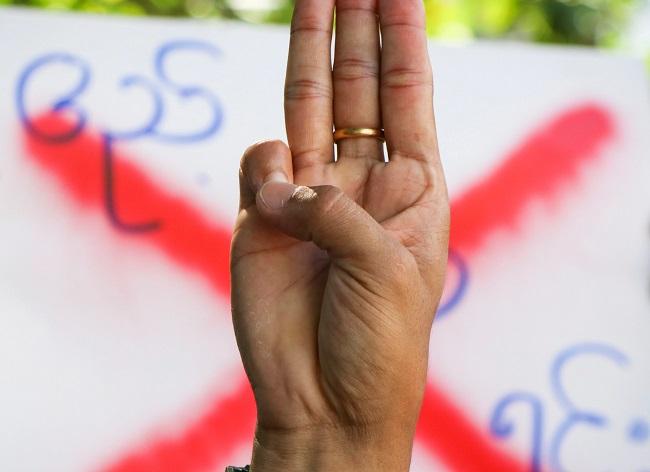 Aung Kyaw Kyaw Oo Khin Moe Myint député arrêté attaque Birmanie