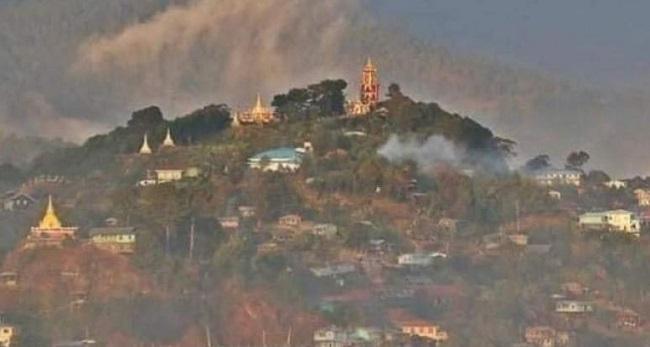 La ville de Mindat pendant les combats entre armée et milices