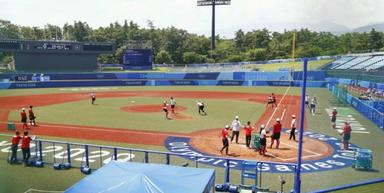 l'équipe olympique de softball du japon à l'entraînement