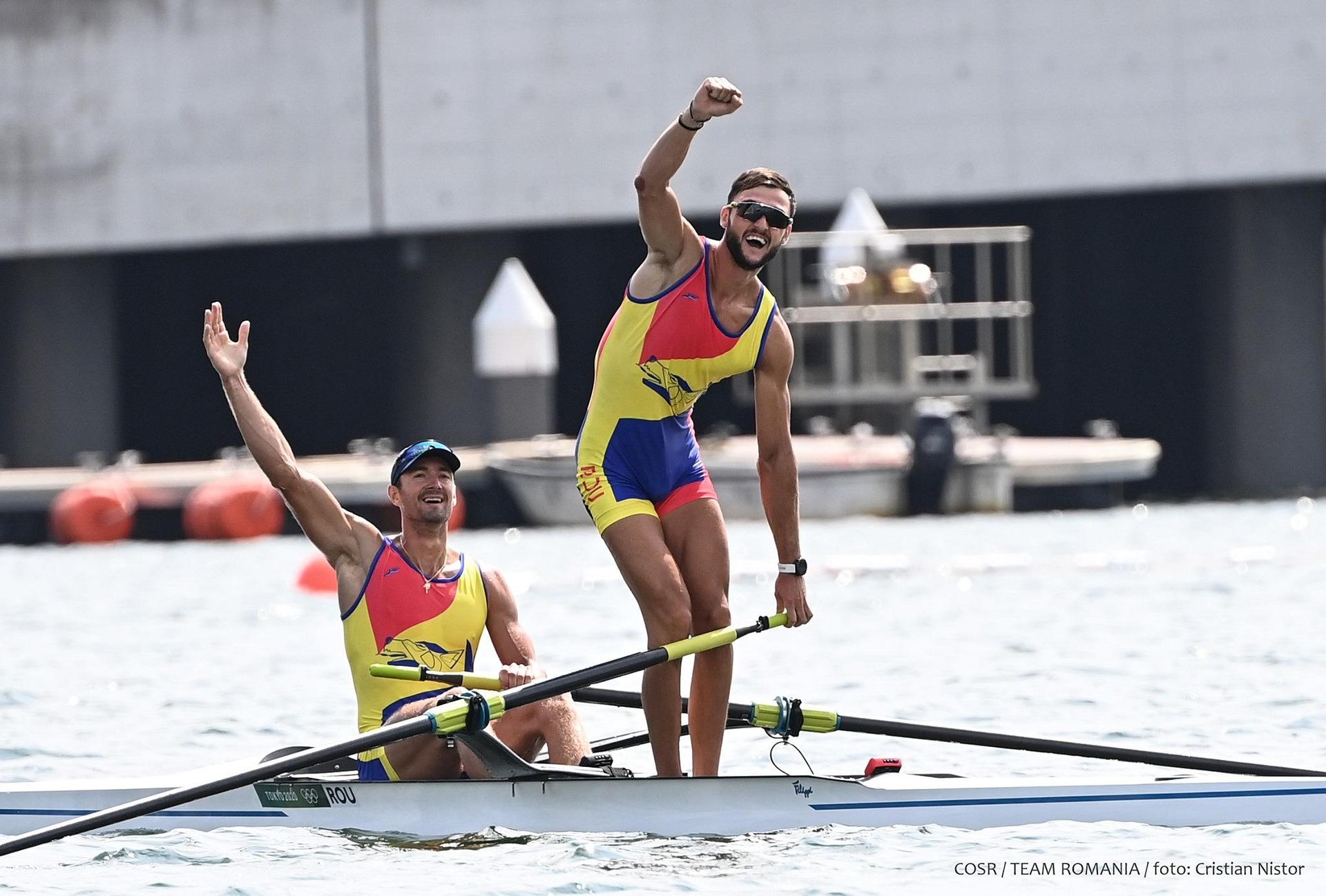 Marius Cozmiuc et Ciprian Tudosă ont remporté la médaille d'argent dans la compétition masculine d'aviron en duo au J.O