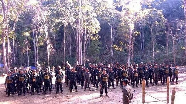 Une milice paramilitaire en Birmanie