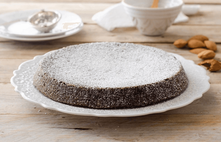 Un Gâteau Caprese dans une assiette