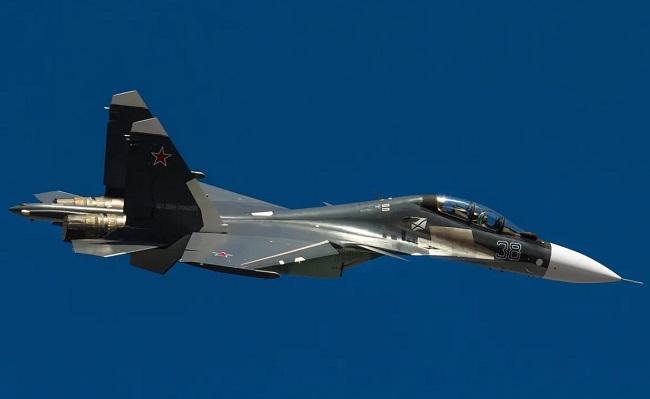 Un avion militaire de type Sukhoi Su-30SME