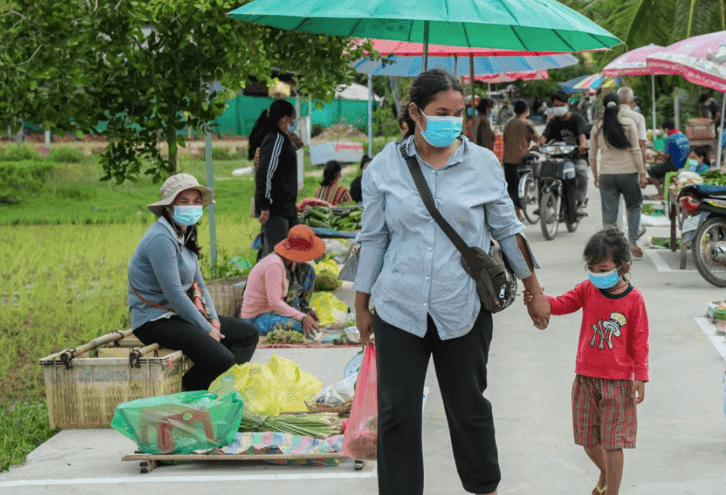 Un marché en plein air dans le district de Banteay Srei Administration du district de Banteay Srei 2