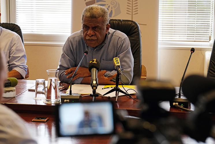 Le Président du Gouvernement de la Nouvelle-Calédonie Louis Mapou en conférence de presse