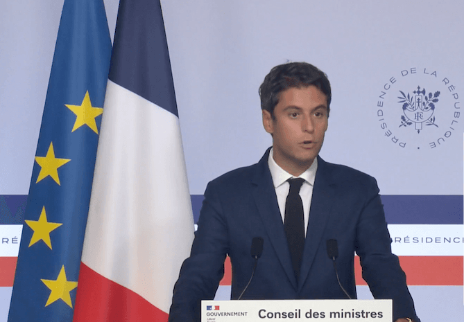 Gabriel Attal, porte-parole du gouvernement français en conférence de presse