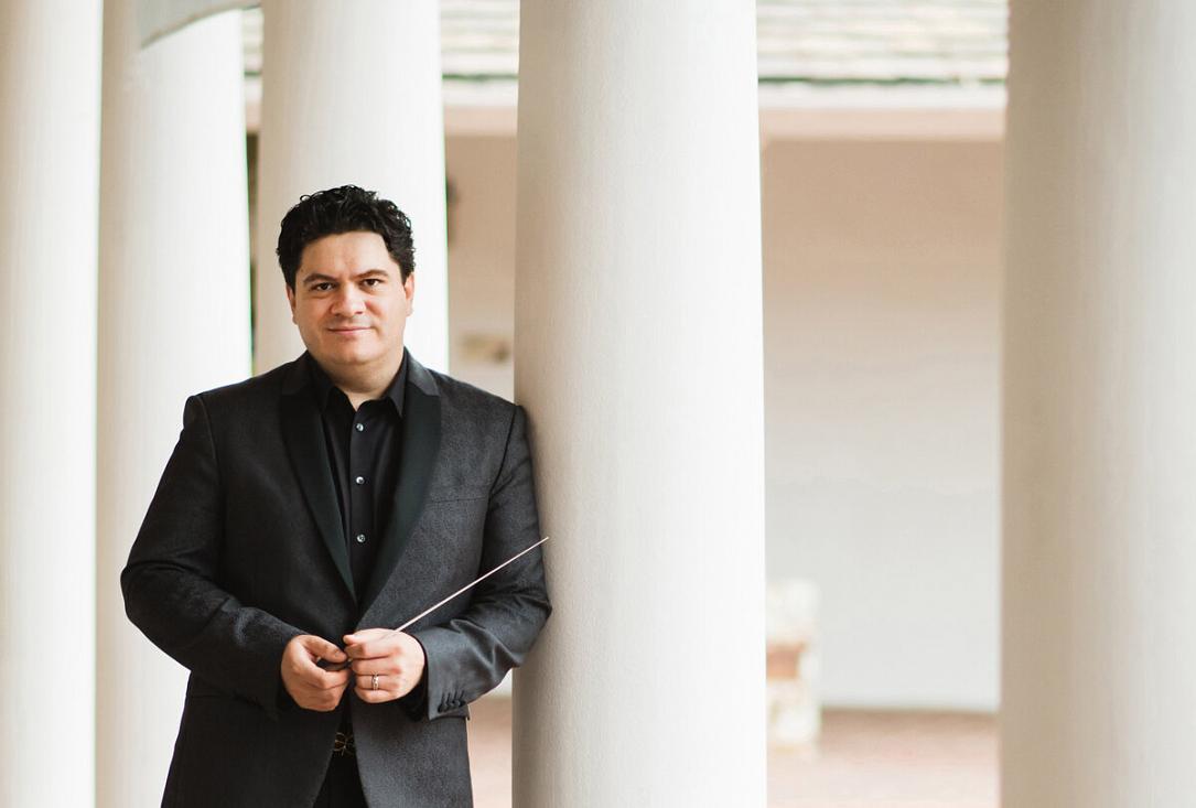 Cristian Măcelaru enregistrera les œuvres d'Enescu avec le Deutsche Grammophon