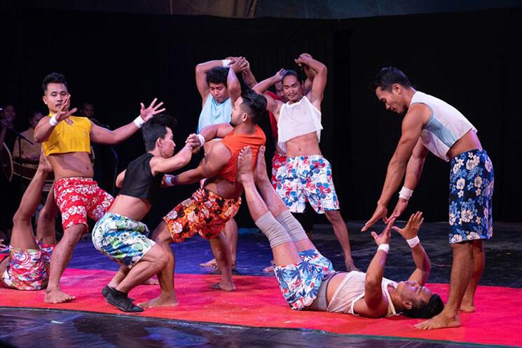 phares_circus_performers_show_off_their_abilities_in_a_world_record_attempt_0