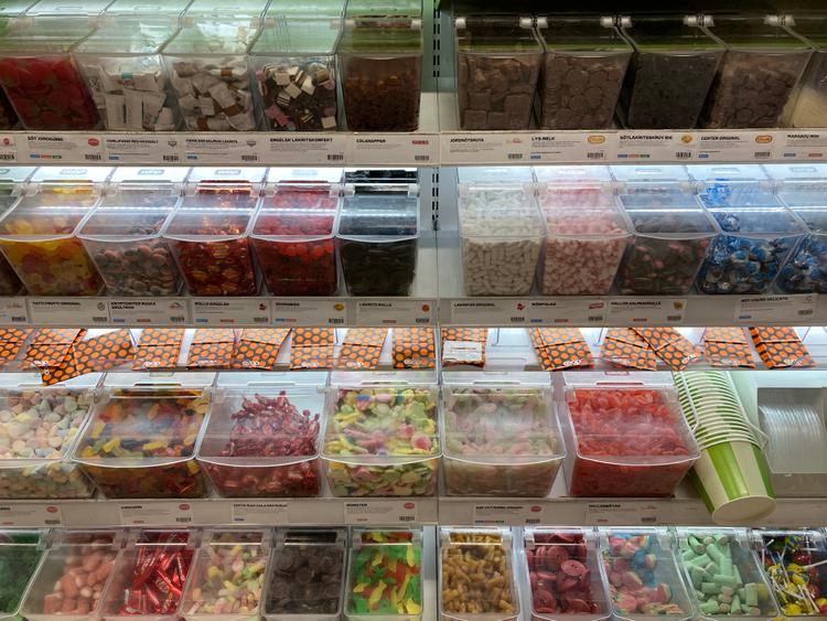 Bonbons lördagsgodis Suède magasin rayon supermarché sucre friandises