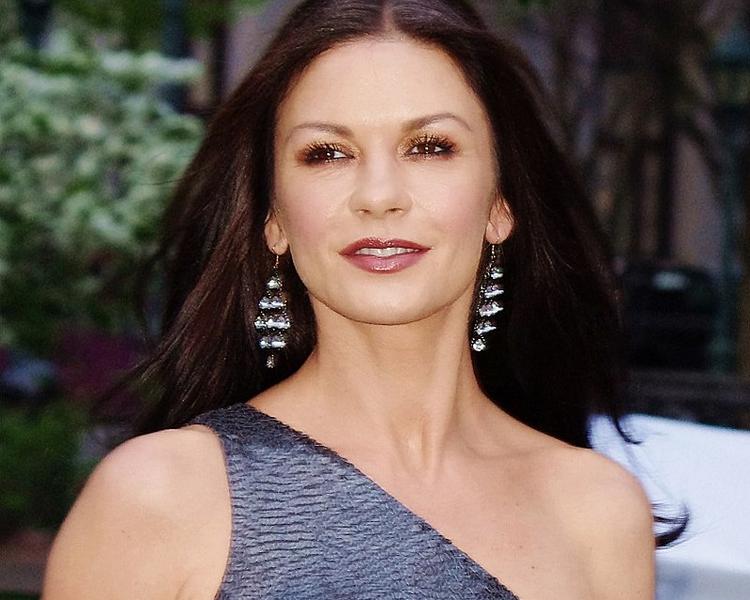 800px-Catherine_Zeta-Jones_VF_2012_Shankbone_2d