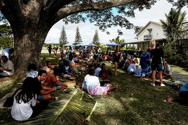 Partage de l'igname nourricière au Centre Culturel de Pomémie en Nouvelle-Calédonie