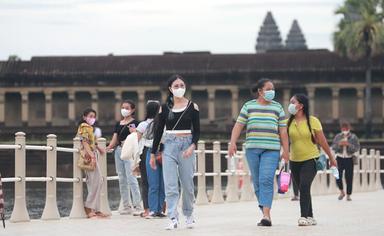 Jeunes femmes cambodgiennes en visite à Angkor